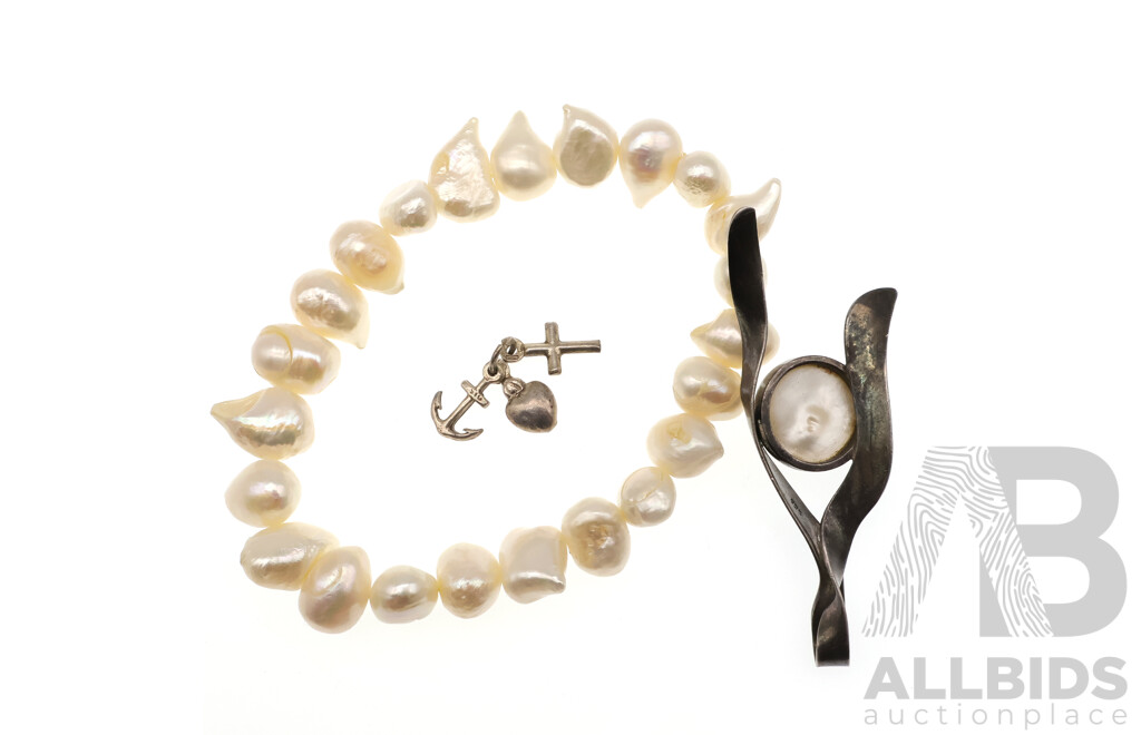 Baroque Freshwater Cultured Pearl Stretch Bracelet with Sterling Silver Mabe Pearl Pendant & Faith Hope & Charity 925 Charm