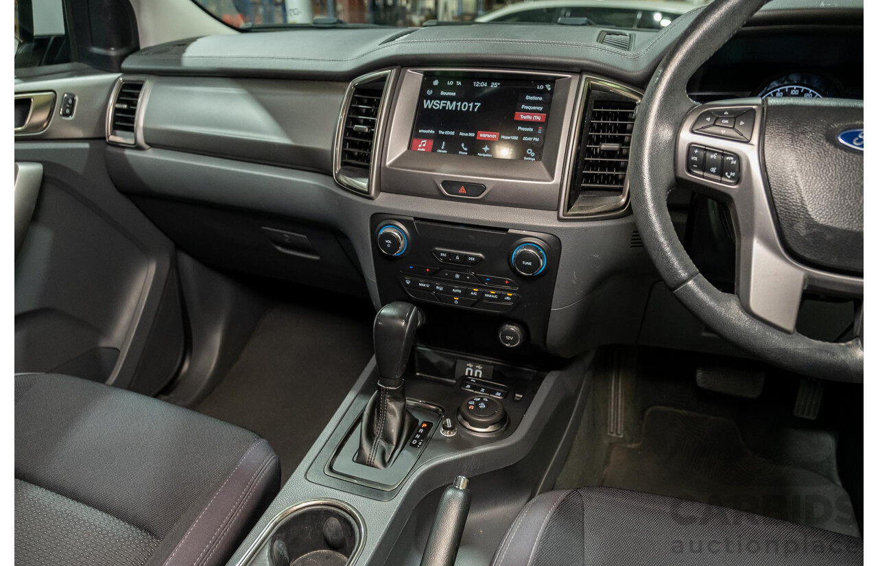 7/2017 Ford Everest Trend UA (4x4) 4d Wagon White Turbo Diesel 3.2L - 7 Seater