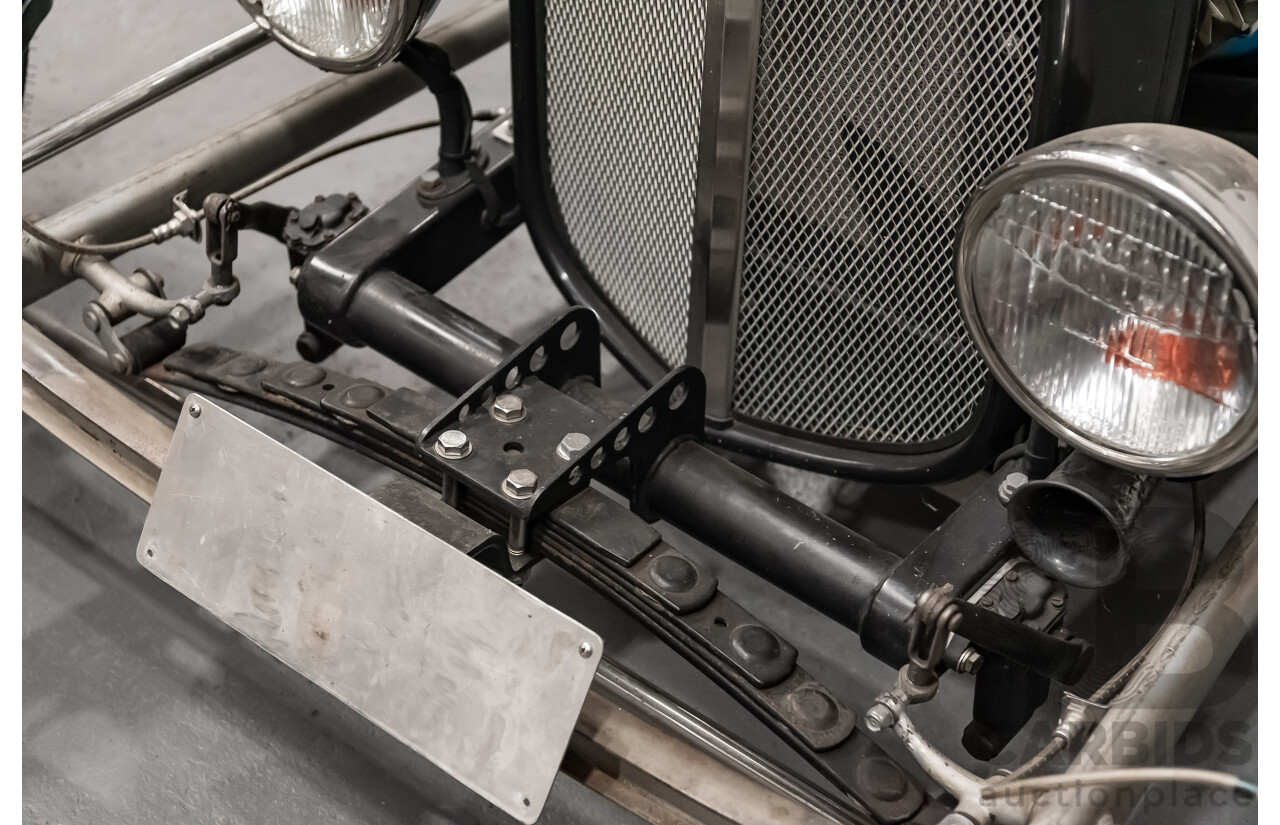 01/1923 Ford T-Bucket Hot Rod Soft Top 235ci I6