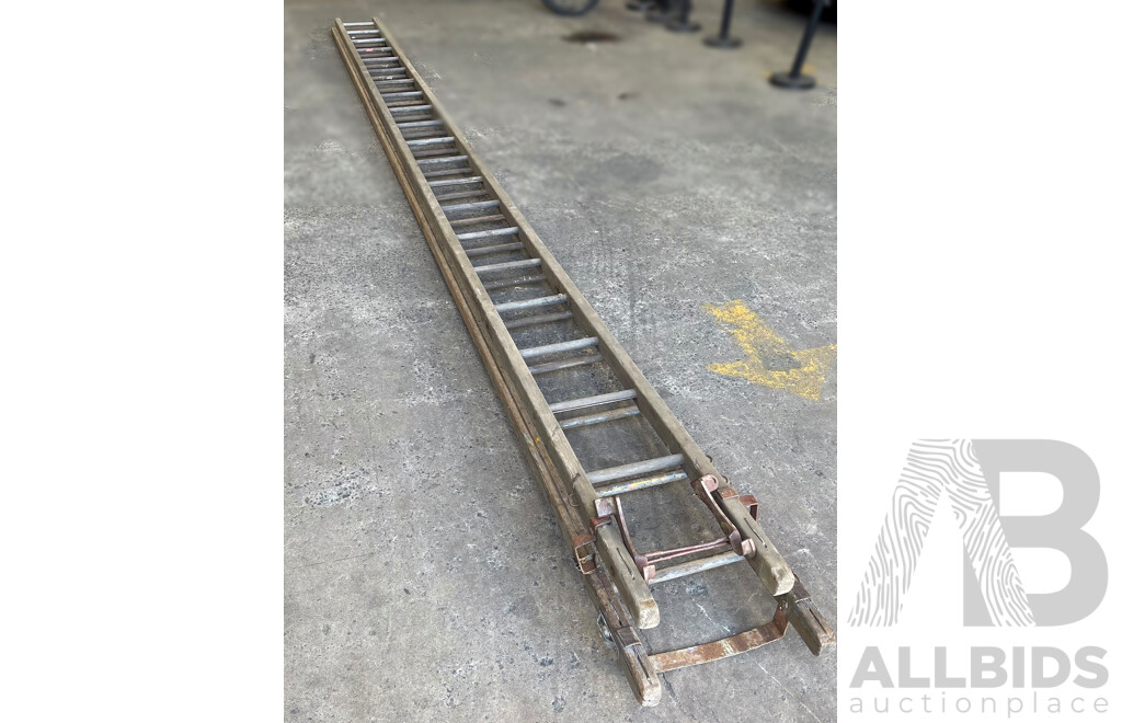 C. KENNETT Extension Hardwood Ladder