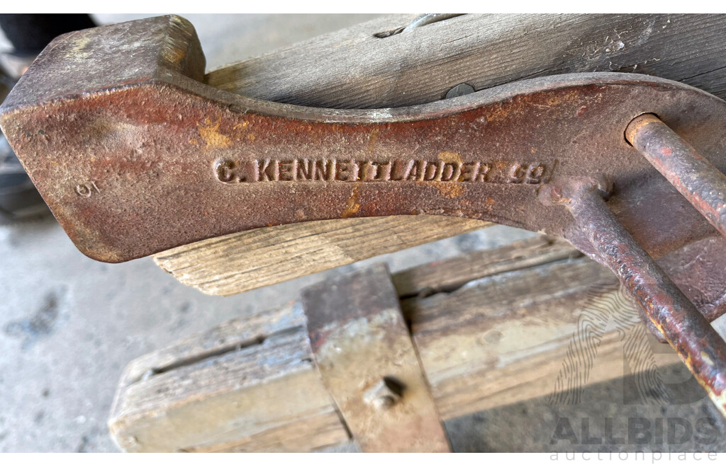 C. KENNETT Extension Hardwood Ladder
