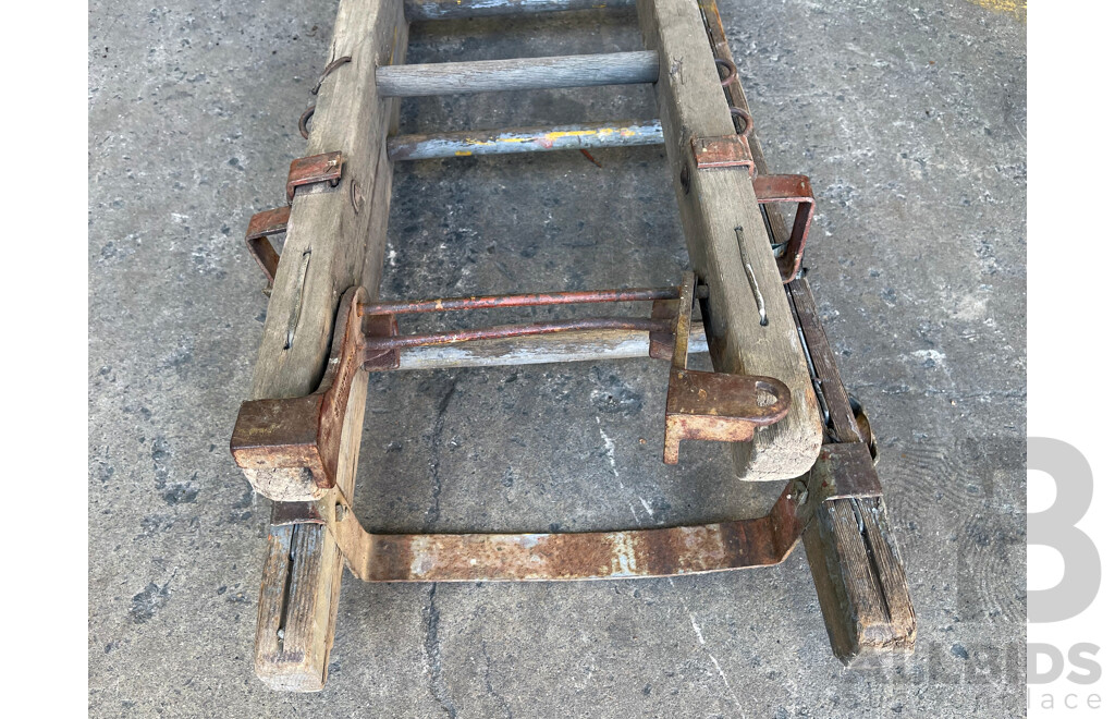 C. KENNETT Extension Hardwood Ladder