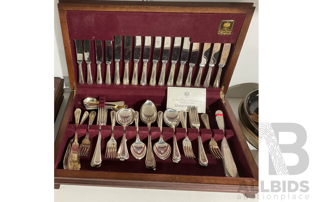 Vintage Arthur Price of England Cutlery Canteen