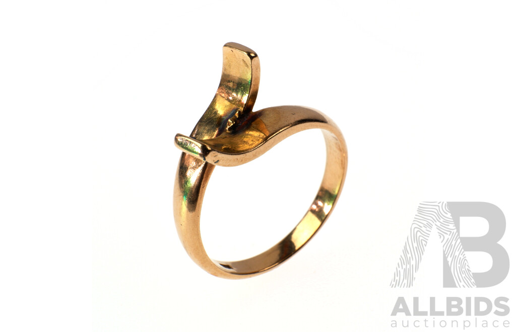 14ct Yellow Gold Ring, Size S - 5.7 Grams