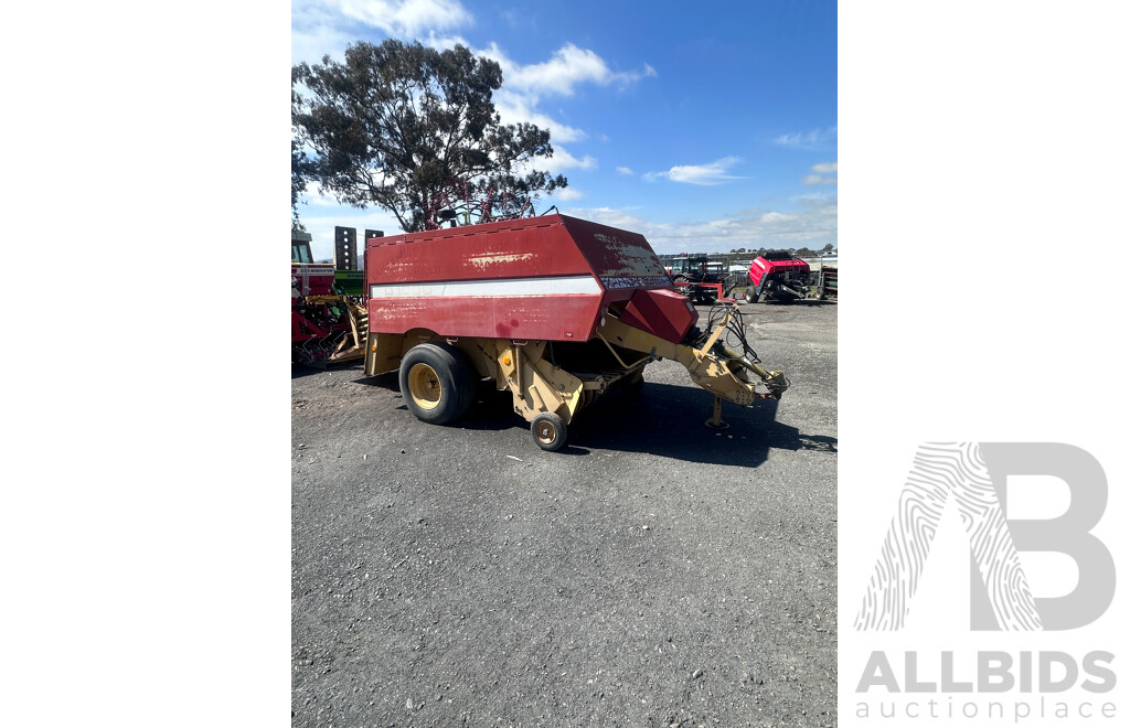 1994-96  Ford New Holland  D 1000 Hay Baler  B8210