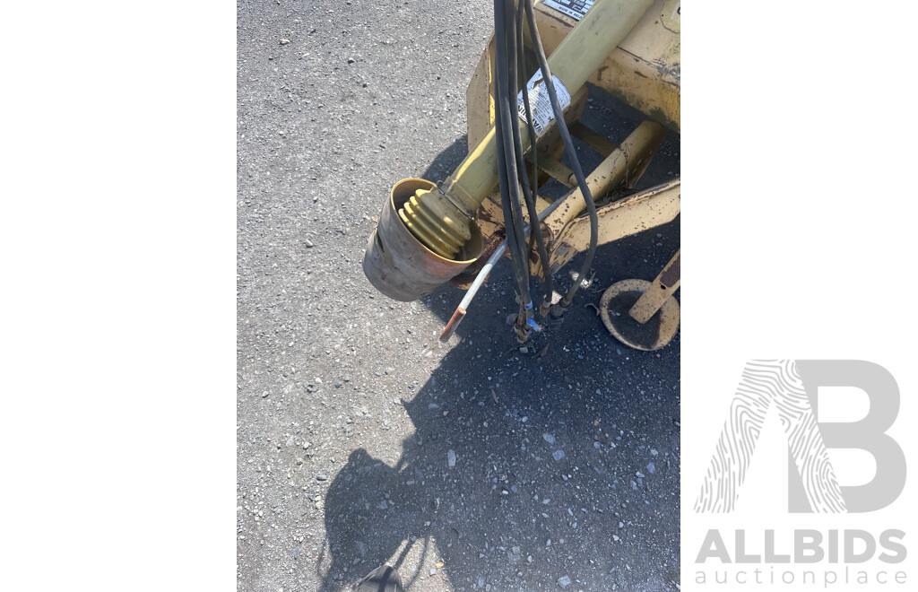 1994-96  Ford New Holland  D 1000 Hay Baler  B8210