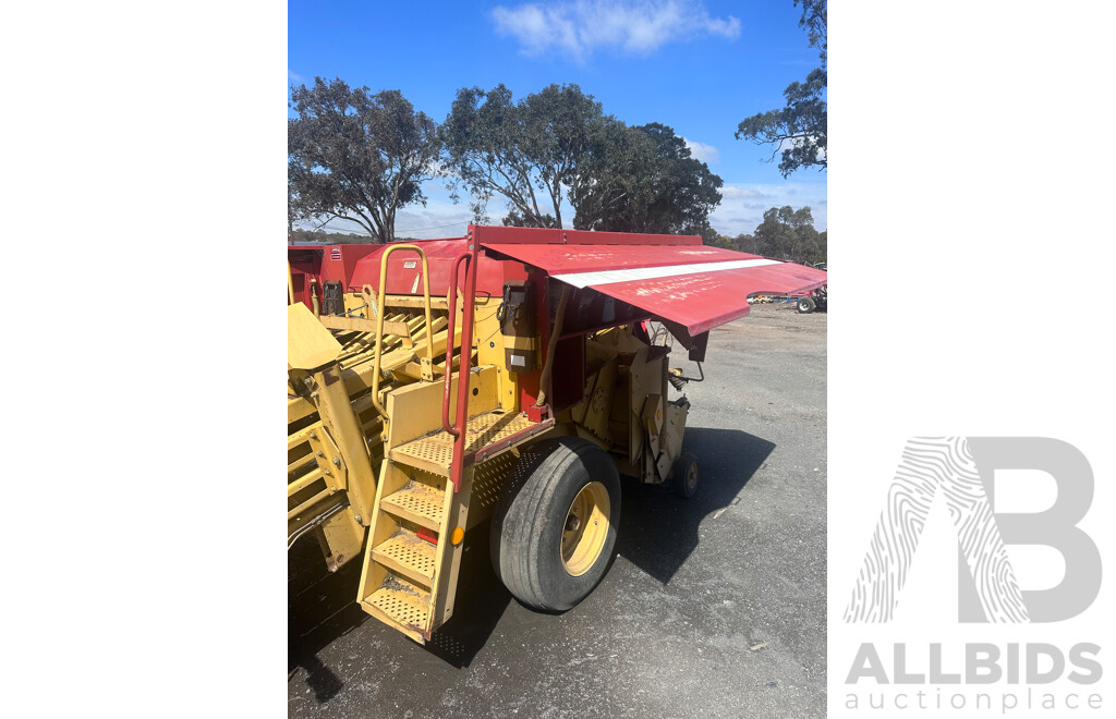 1994-96  Ford New Holland  D 1000 Hay Baler  B8210