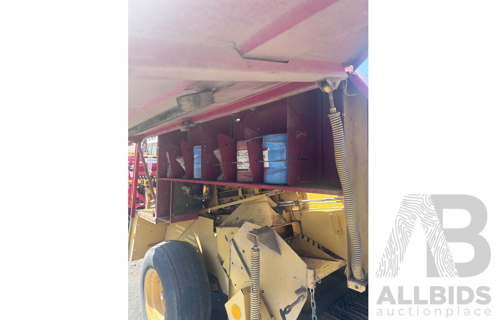 1994-96  Ford New Holland  D 1000 Hay Baler  B8210