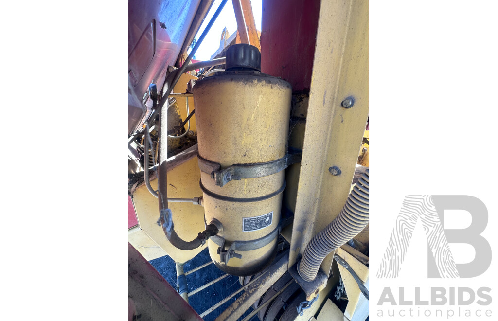 1994-96  Ford New Holland  D 1000 Hay Baler  B8210