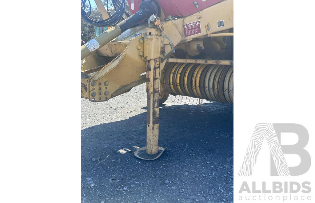 1994-96  Ford New Holland  D 1000 Hay Baler  B8210