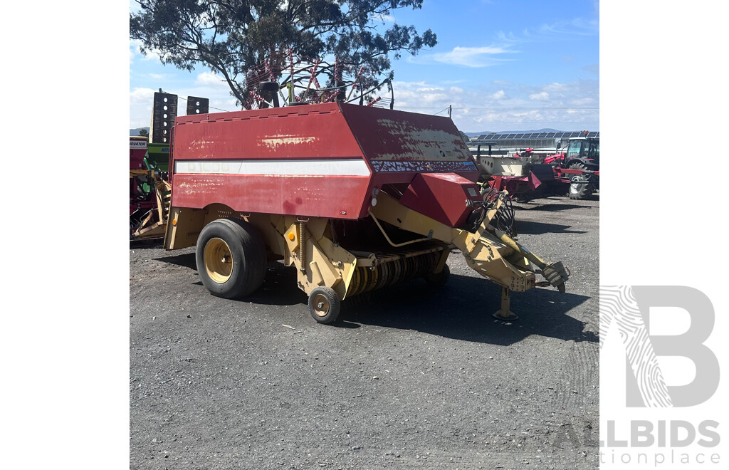 1994-96  Ford New Holland  D 1000 Hay Baler  B8210