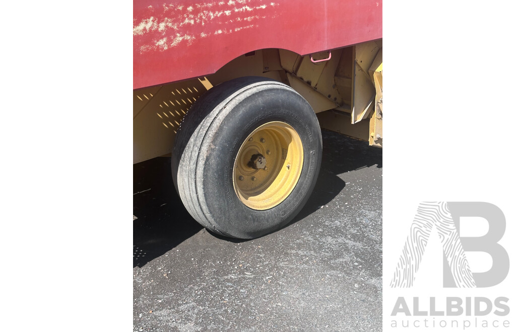 1994-96  Ford New Holland  D 1000 Hay Baler  B8210