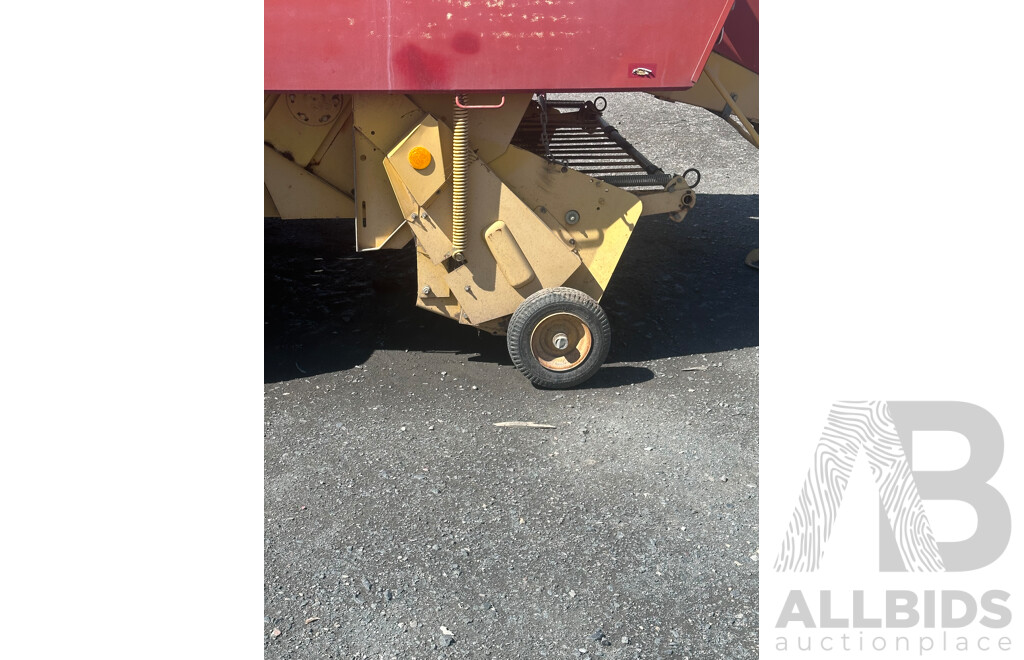 1994-96  Ford New Holland  D 1000 Hay Baler  B8210