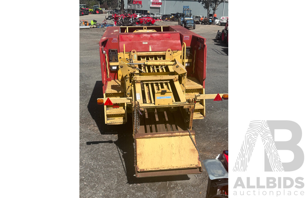 1994-96  Ford New Holland  D 1000 Hay Baler  B8210