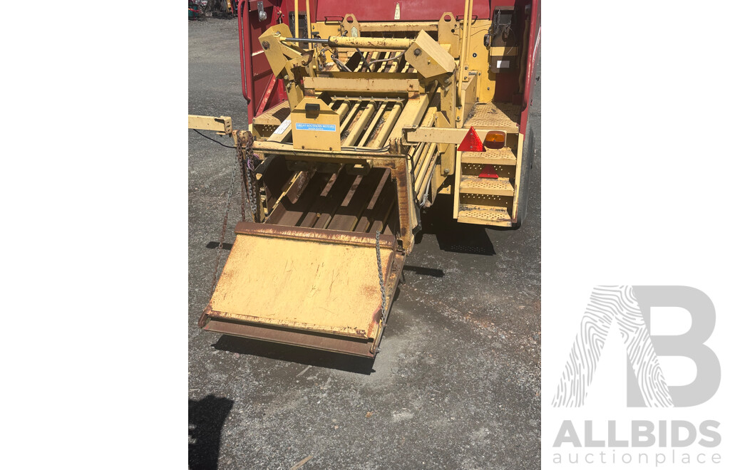 1994-96  Ford New Holland  D 1000 Hay Baler  B8210