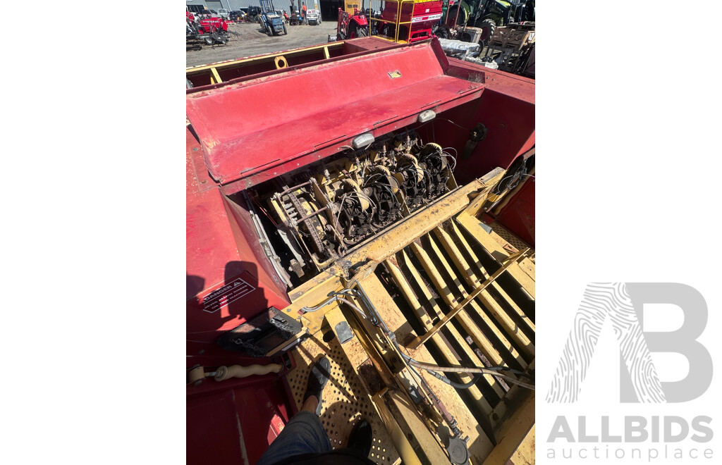 1994-96  Ford New Holland  D 1000 Hay Baler  B8210