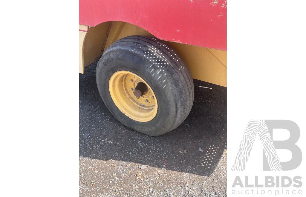 1994-96  Ford New Holland  D 1000 Hay Baler  B8210
