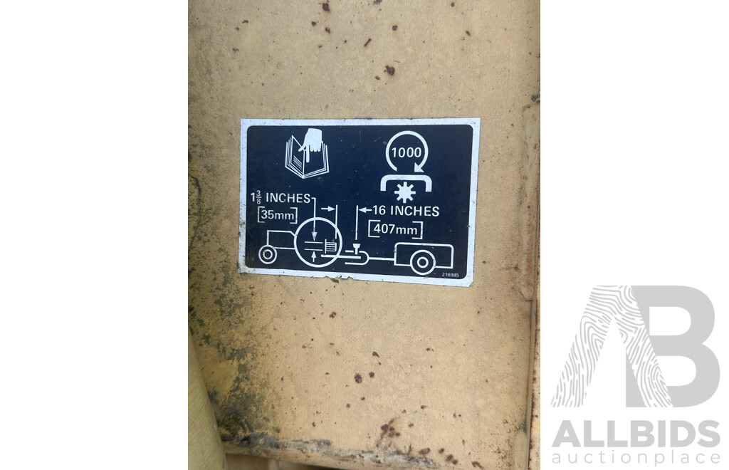 1994-96  Ford New Holland  D 1000 Hay Baler  B8210