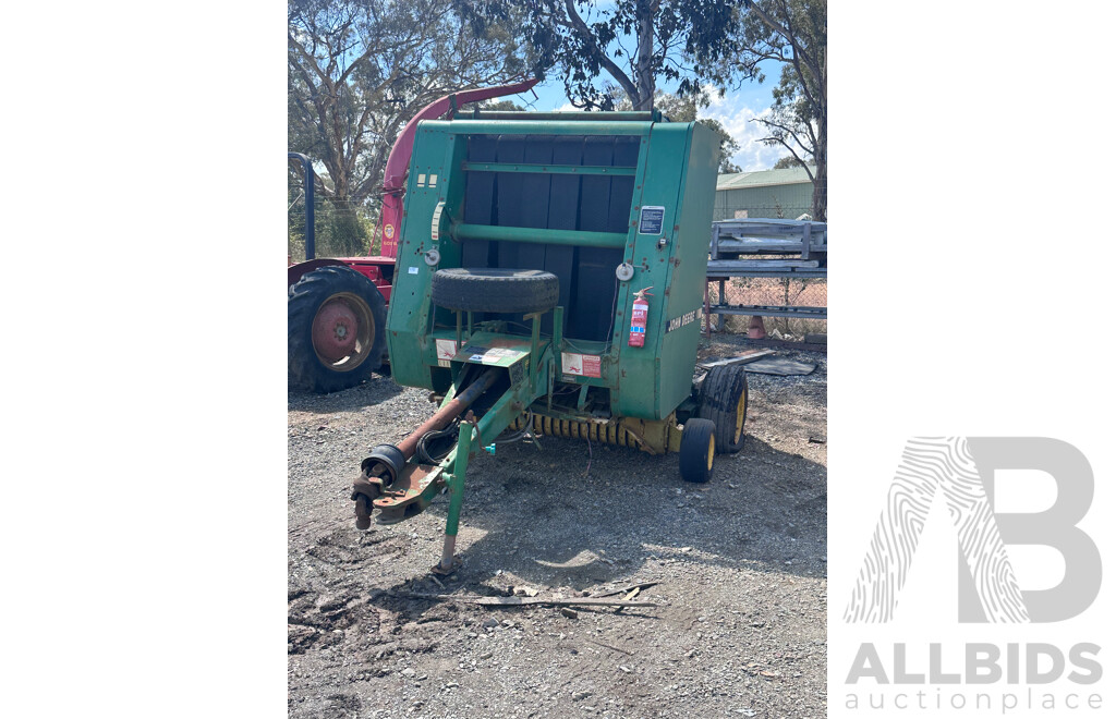 2000 John Deere 335  4 X 4 Hay Baler