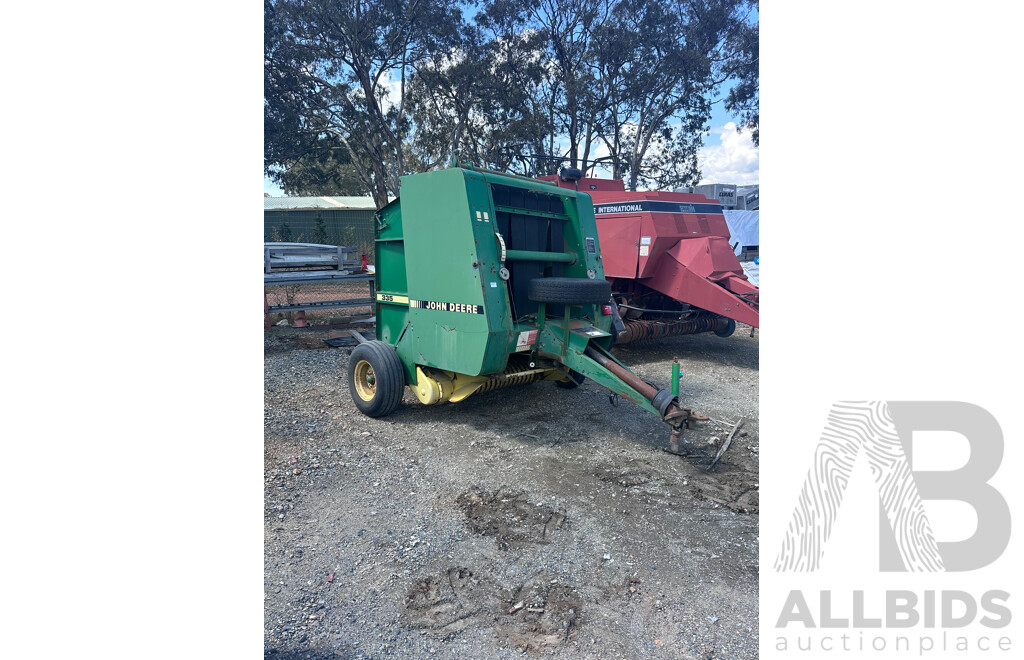 2000 John Deere 335  4 X 4 Hay Baler