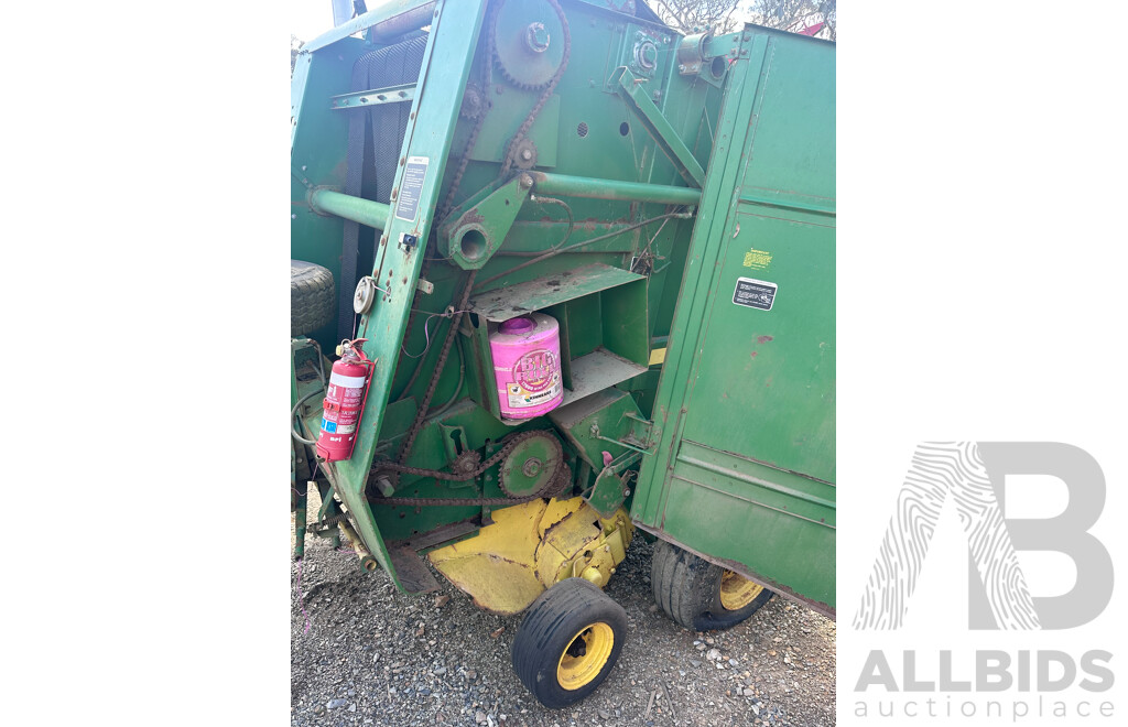 2000 John Deere 335  4 X 4 Hay Baler