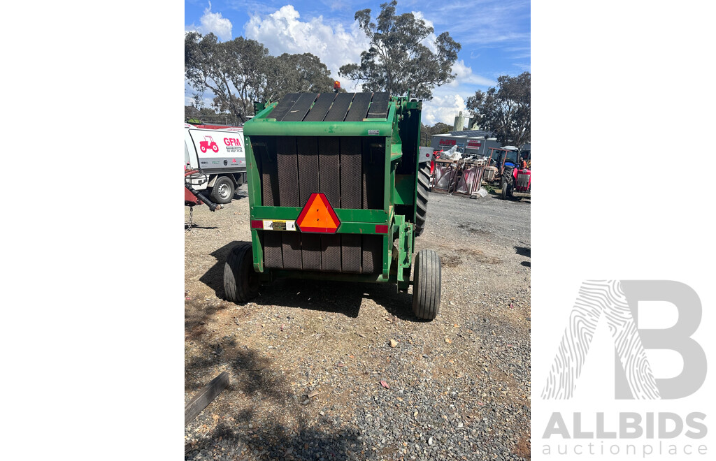 2000 John Deere 335  4 X 4 Hay Baler