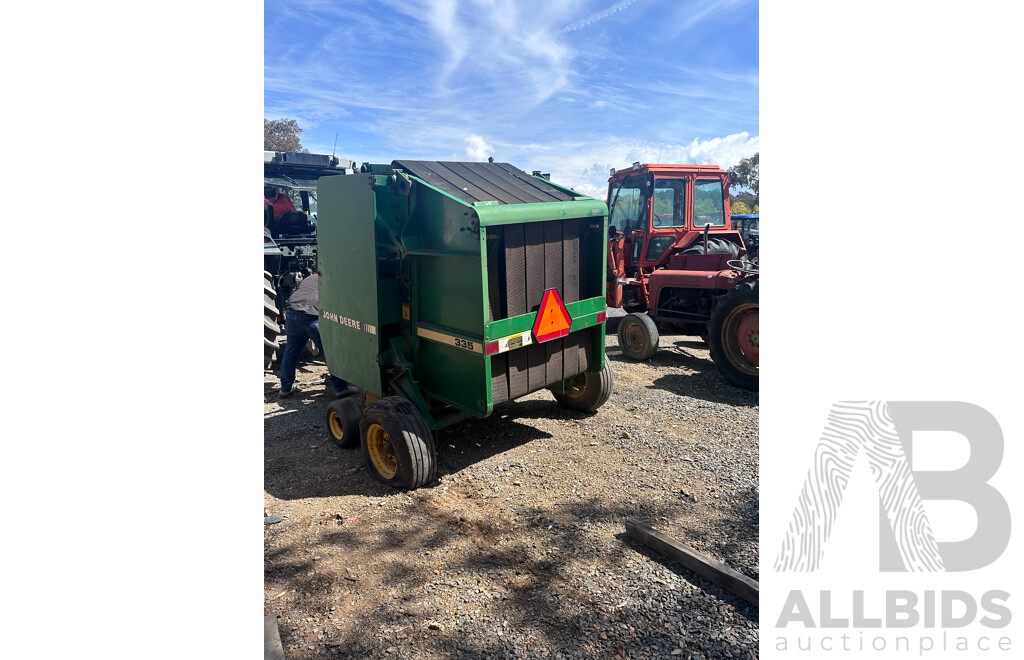 2000 John Deere 335  4 X 4 Hay Baler