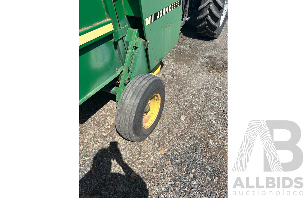 2000 John Deere 335  4 X 4 Hay Baler