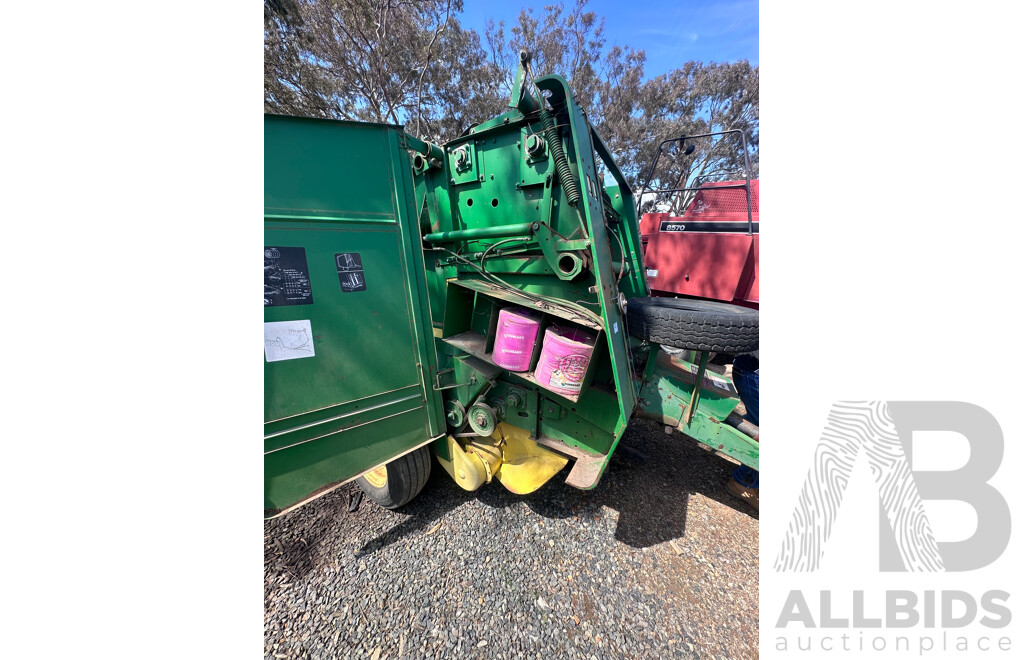 2000 John Deere 335  4 X 4 Hay Baler