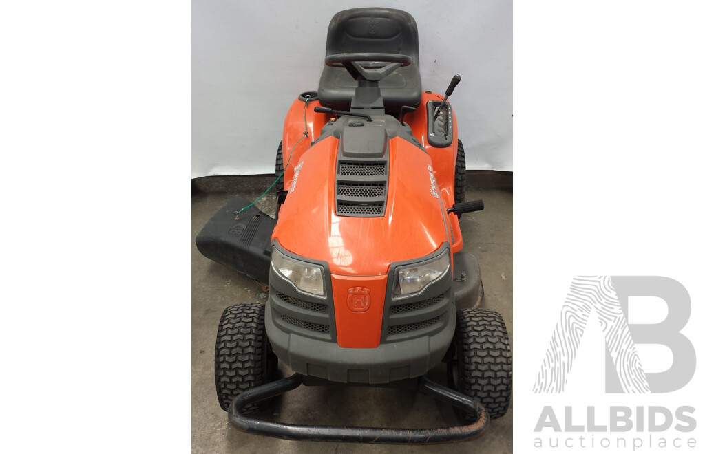 2015 Husqvarna TS138 500cc Lawn Tractor with Ramps