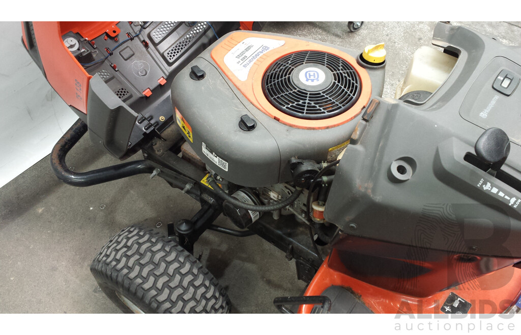 2015 Husqvarna TS138 500cc Lawn Tractor with Ramps