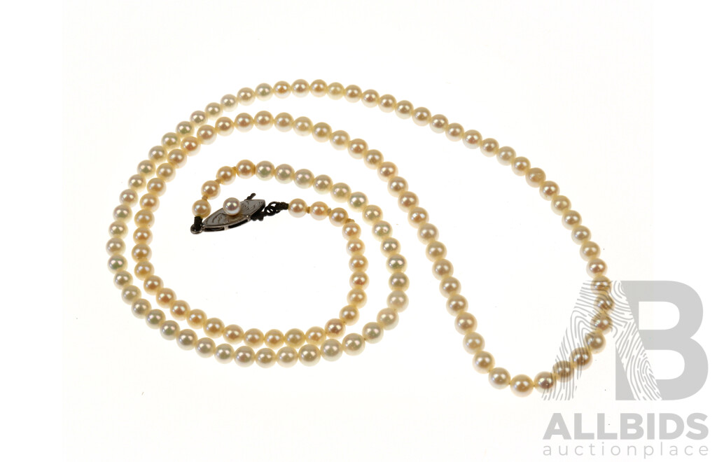 Strand of Cultured Pearls with 9ct White Gold Clasp