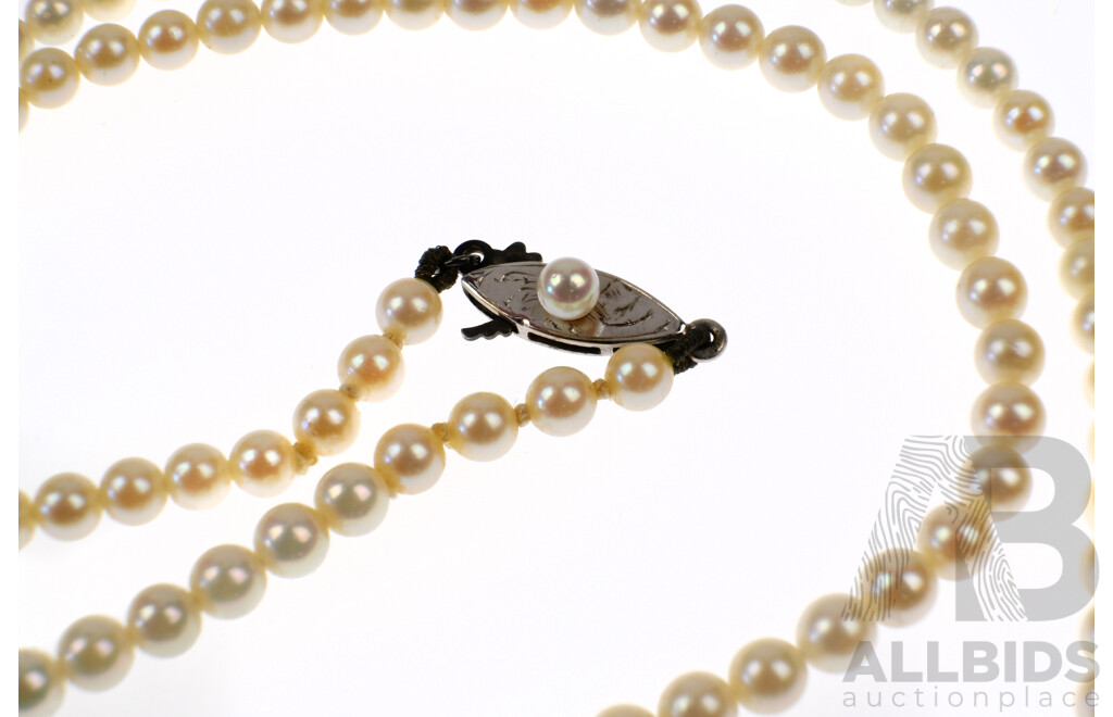 Strand of Cultured Pearls with 9ct White Gold Clasp
