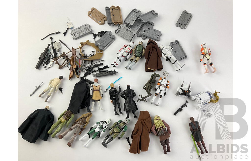 Collection of 1990's-2000's Star Wars Figures Including Darth Vader, Princess Leia, Darth Maul and More