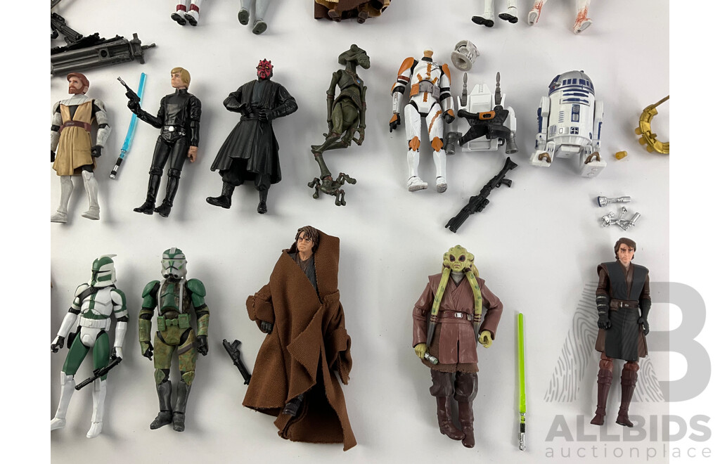 Collection of 1990's-2000's Star Wars Figures Including Darth Vader, Princess Leia, Darth Maul and More