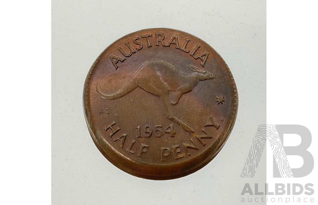 Australian 1954 Half Penny, Mis-Strike