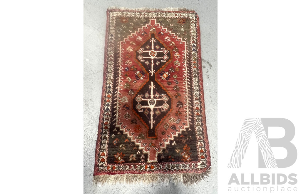 Hand Knotted Persian Wool Shiraz Rug
