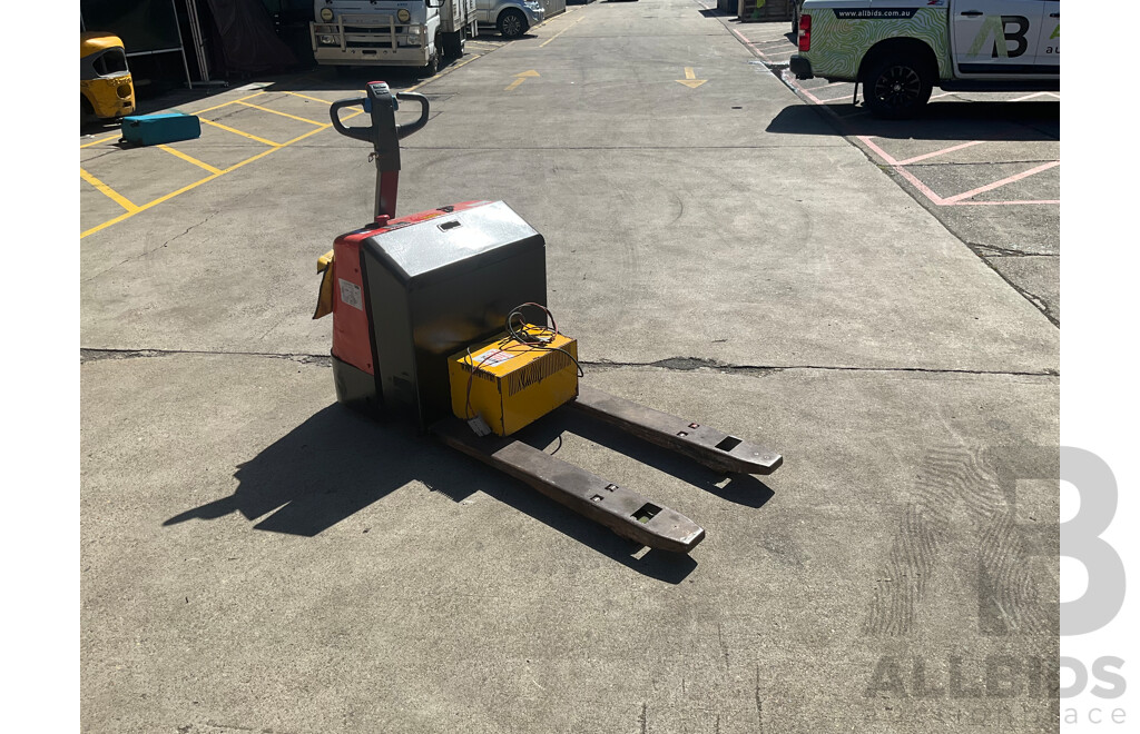 2009 Nichiyu PLD15-700-A11Z Walk Behind Forklift