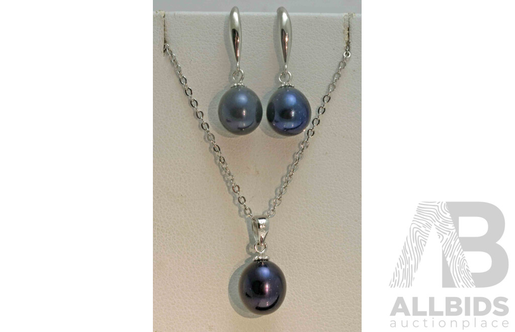 Set of Black Pearl Pendant & Earrings