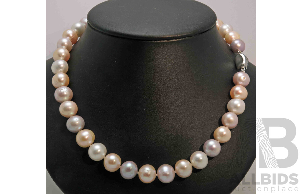 Lovely Cultured Pearl Necklace