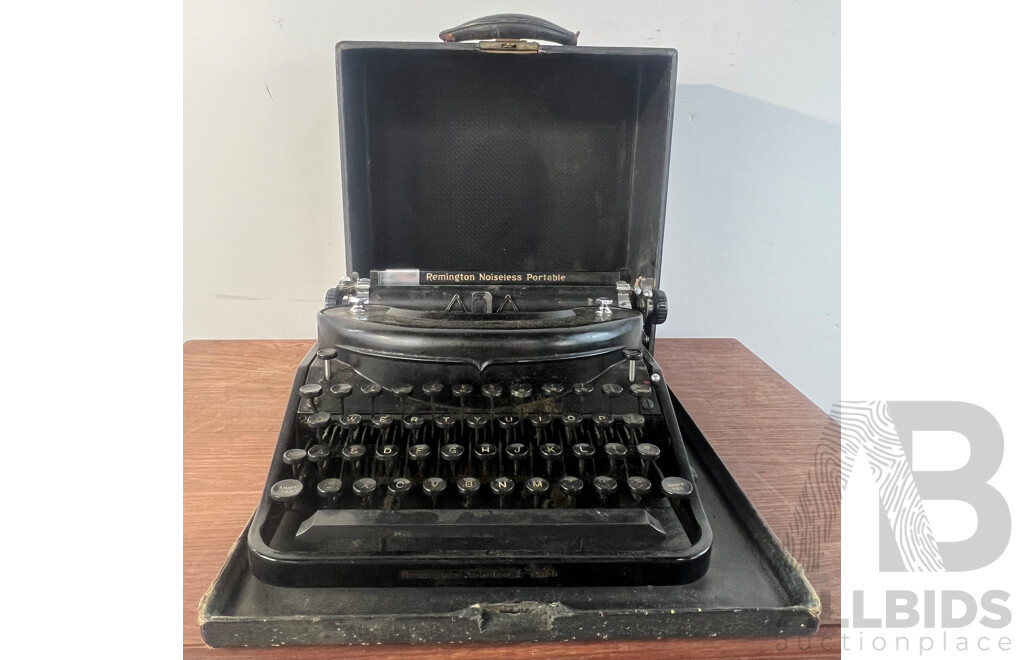 Vintage Cased Remmington Noisless Portable Typewriter