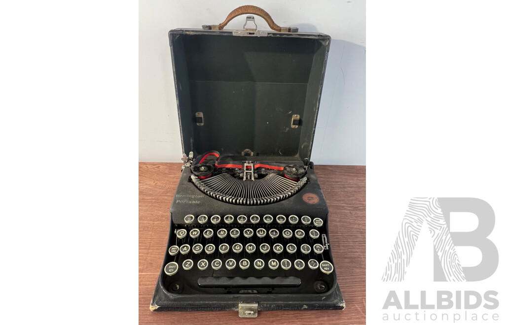 Vintage Cased Remmington Portable Typewriter