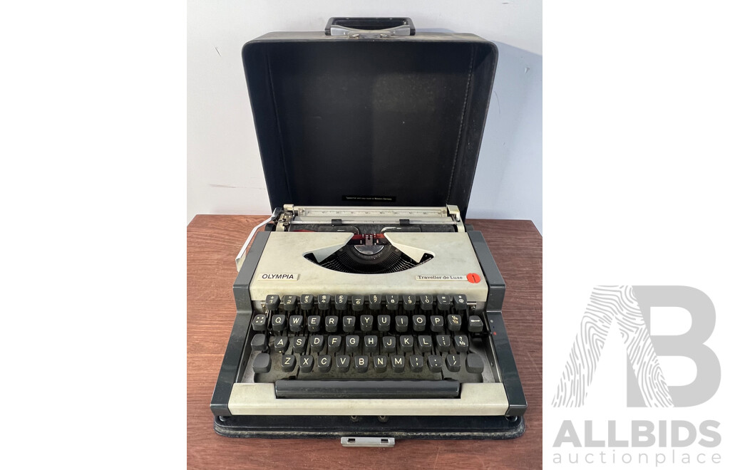 Vintage Cased Olympia Traveller Delux Typewriter