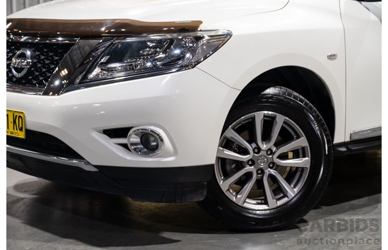 12/2015 Nissan Pathfinder ST-L (4x2) R52 MY15 4d Wagon White 3.5L - 7 Seater