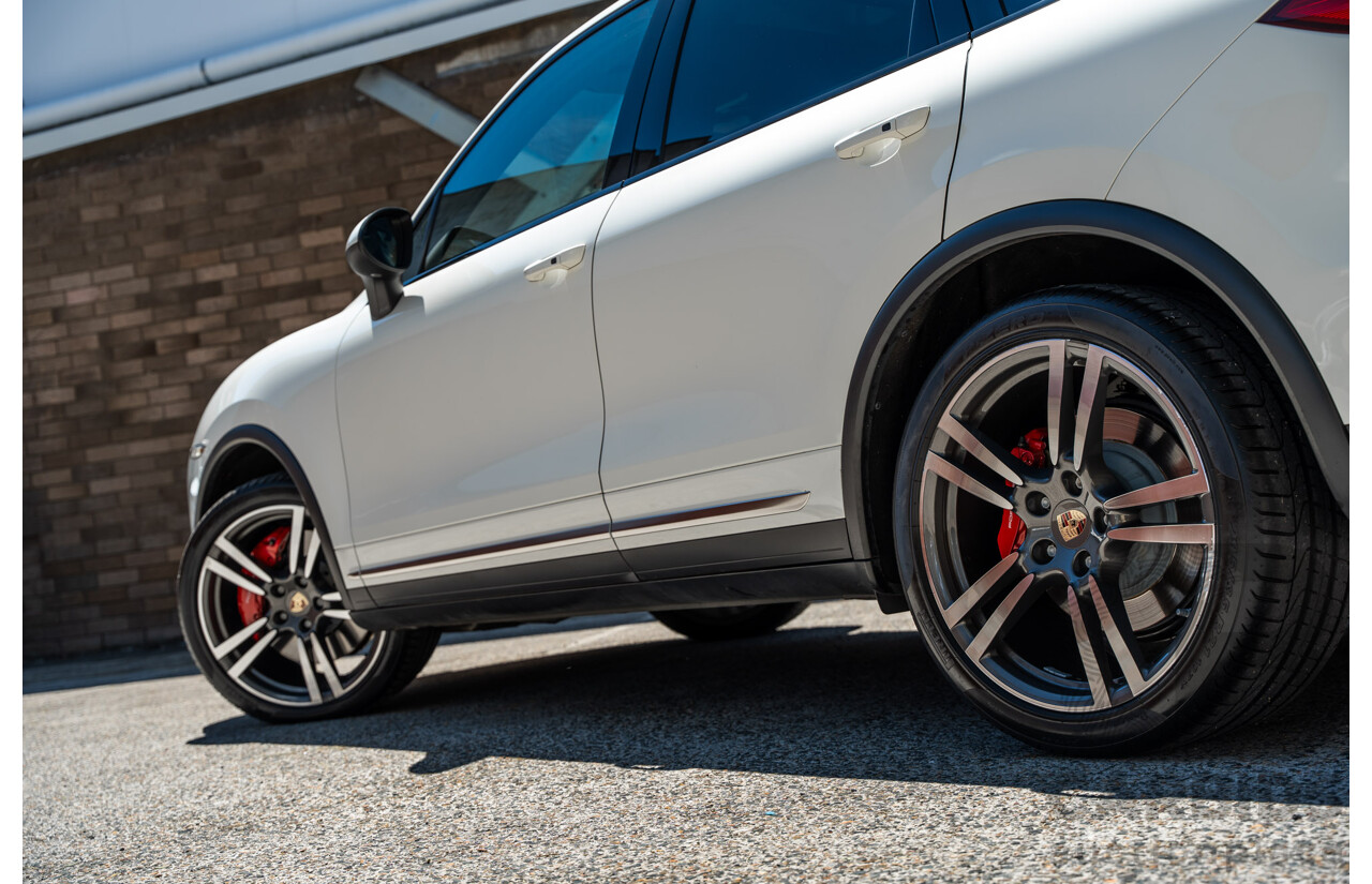 3/2011 Porsche Cayenne Turbo Series 2 (4x4) 4d Wagon White Twin Turbo V8 4.8L