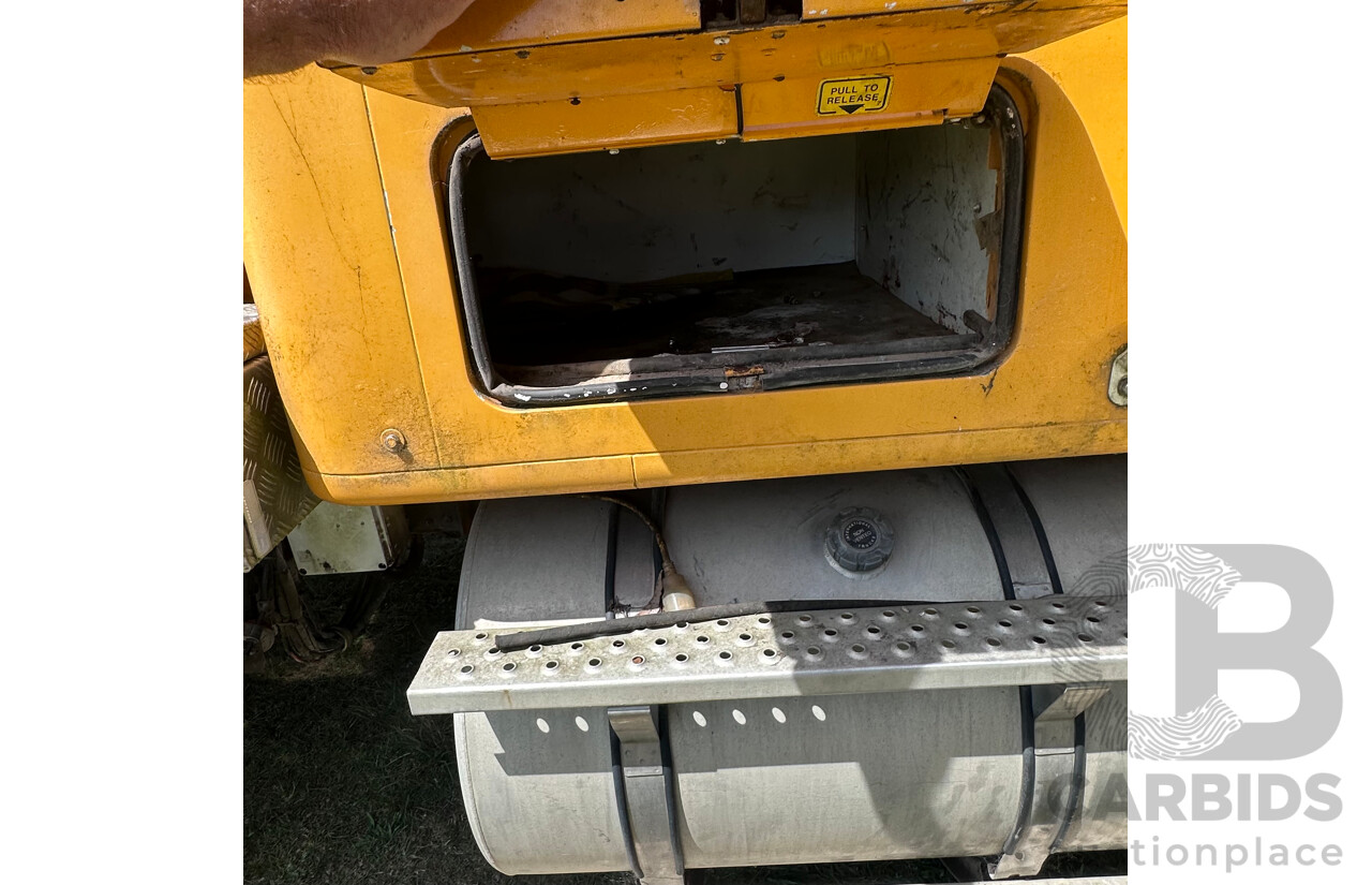 1996 International S Line 2600 400HP 13,000 L Water Tanker
