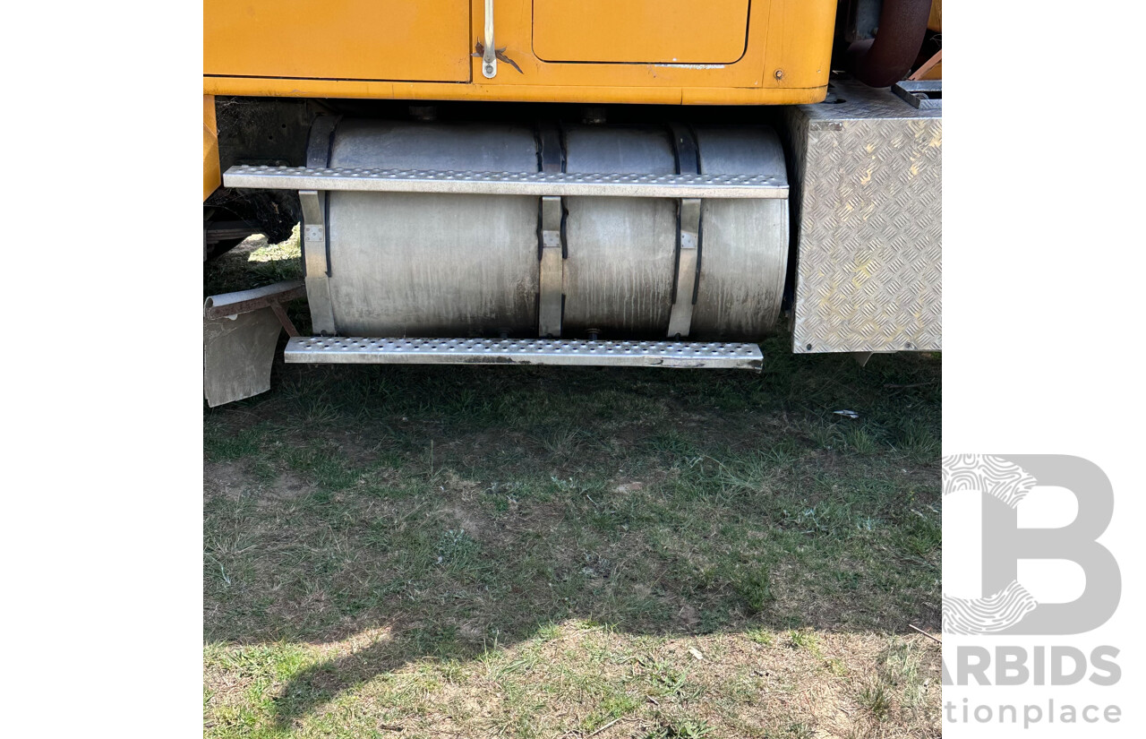 1996 International S Line 2600 400HP 13,000 L Water Tanker