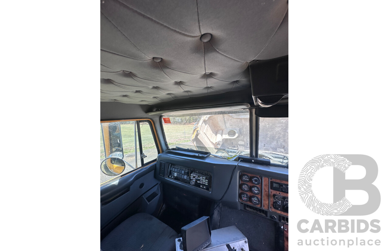 1996 International S Line 2600 400HP 13,000 L Water Tanker