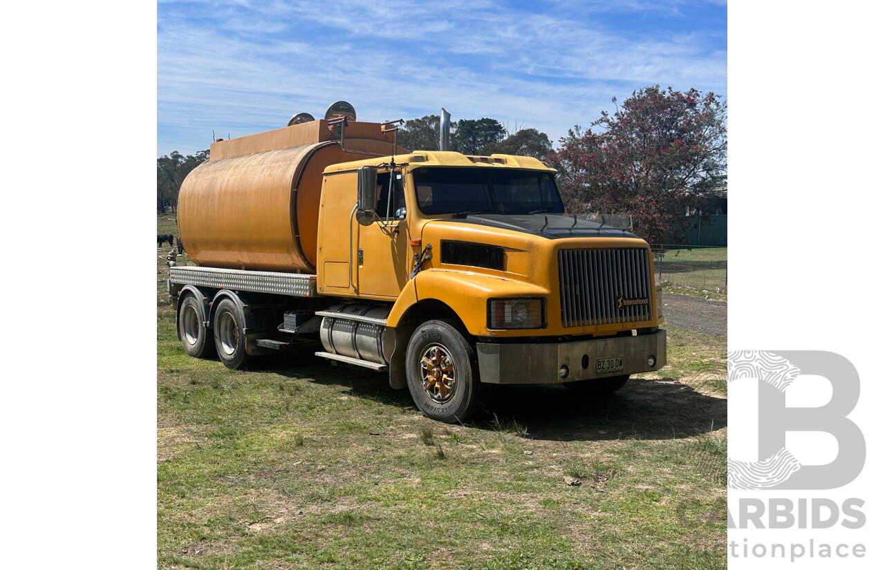 1996 International S Line 2600 400HP 13,000 L Water Tanker