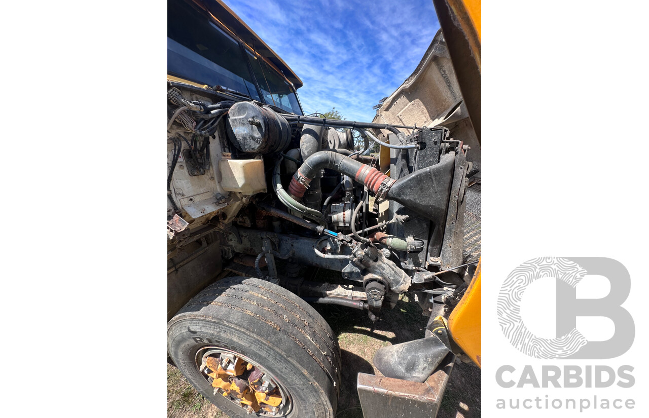 1996 International S Line 2600 400HP 13,000 L Water Tanker